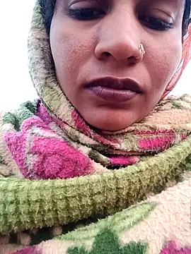 Snapshot of Hot_Seema83 chatting on November 10, 1:21 am Hot Seema83 online show from November 10, 1:21 am