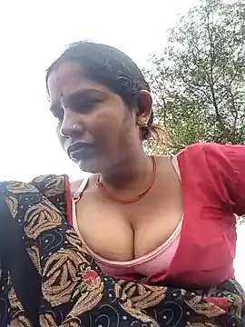 Snapshot of Hot_Seema83 chatting on October 3, 4:25 am Hot Seema83 online show from October 3, 4:25 am