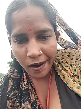 Snapshot of Hot_Seema83 chatting on October 28, 10:03 am Hot Seema83 online show from October 28, 10:03 am