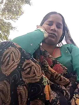 Snapshot of Hot_Seema83 chatting on October 19, 8:28 am Hot Seema83 online show from October 19, 8:28 am