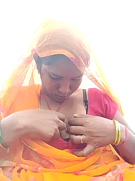 Snapshot of Hot_Seema83 chatting on November 4, 9:13 am Hot Seema83 online show from November 4, 9:13 am