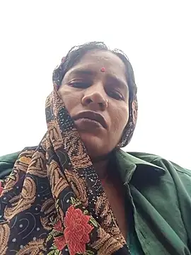 Snapshot of Hot_Seema83 chatting on October 25, 5:28 am Hot Seema83 online show from October 25, 5:28 am