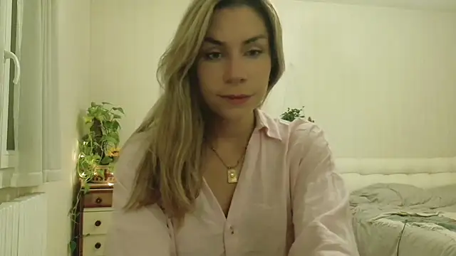 Snapshot of wonderalice31 chatting on October 7, 7:04 pm wonderalice31 online show from October 7, 7:04 pm