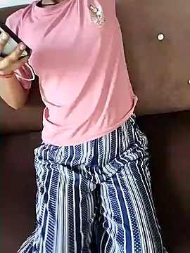 Snapshot of Student_girl2 chatting on September 28, 3:35 am Student girl2 online show from September 28, 3:35 am