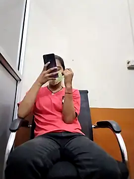 Snapshot of Student_girl2 chatting on October 16, 6:21 am Student girl2 online show from October 16, 6:21 am