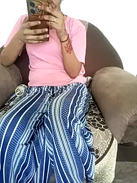 Snapshot of Student_girl2 chatting on September 18, 4:59 am Student girl2 online show from September 18, 4:59 am