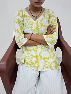 Snapshot of Student_girl2 chatting on October 7, 2:45 am Student girl2 online show from October 7, 2:45 am