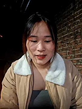 Snapshot of ALIENHR38 chatting on November 3, 1:11 am ALIENHR38 online show from November 3, 1:11 am