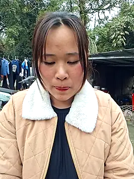 Snapshot of ALIENHR38 chatting on February 11, 4:12 am ALIENHR38 online show from February 11, 4:12 am