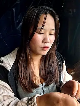 Snapshot of ALIENHR38 chatting on February 27, 2:45 am ALIENHR38 online show from February 27, 2:45 am