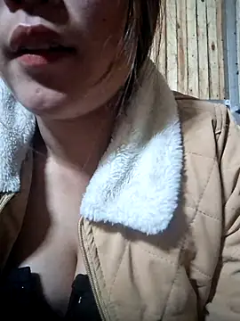 Snapshot of ALIENHR38 chatting on November 1, 3:28 pm ALIENHR38 online show from November 1, 3:28 pm