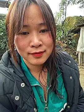 Snapshot of ALIENHR38 chatting on February 24, 2:23 am ALIENHR38 online show from February 24, 2:23 am