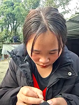 Snapshot of ALIENHR38 chatting on December 21, 1:52 am ALIENHR38 online show from December 21, 1:52 am