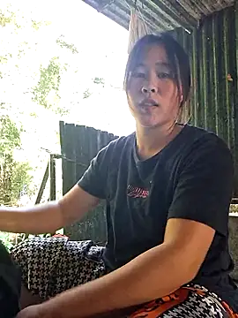 Snapshot of ALIENHR38 chatting on October 28, 1:39 am ALIENHR38 online show from October 28, 1:39 am