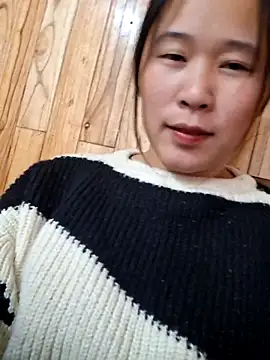 Snapshot of ALIENHR38 chatting on November 12, 1:04 pm ALIENHR38 online show from November 12, 1:04 pm