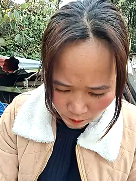 Snapshot of ALIENHR38 chatting on February 13, 2:44 am ALIENHR38 online show from February 13, 2:44 am