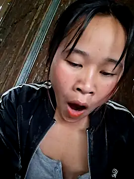 Snapshot of ALIENHR38 chatting on November 8, 12:25 am ALIENHR38 online show from November 8, 12:25 am