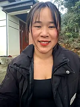 Snapshot of ALIENHR38 chatting on December 15, 1:11 am ALIENHR38 online show from December 15, 1:11 am