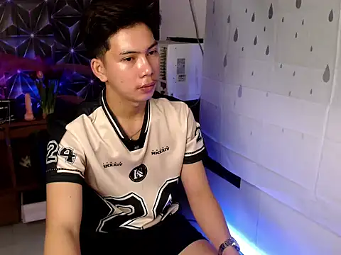 ursweet jade online show from October 22, 10:25 am