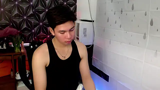 ursweet jade online show from November 12, 10:30 am