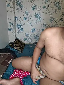 priyaverma00 online show from April 26, 6:05 pm