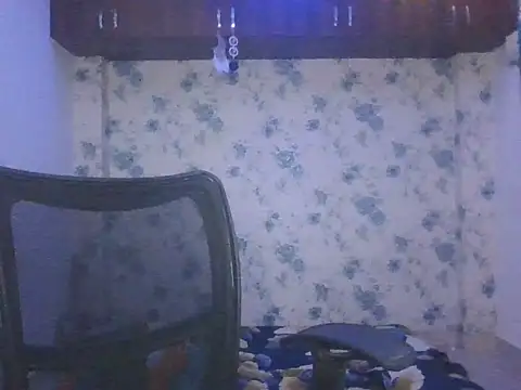 Snapshot of priyaverma00 chatting on October 18, 8:22 pm priyaverma00 online show from October 18, 8:22 pm