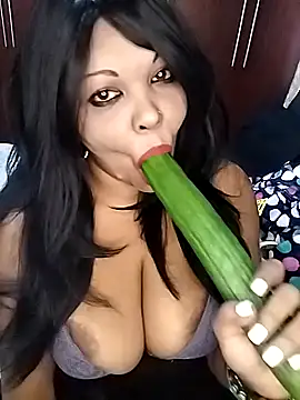 Snapshot of hemilynthomas2467 chatting on April 22, 11:06 am hemilynthomas2467 online show from April 22, 11:06 am