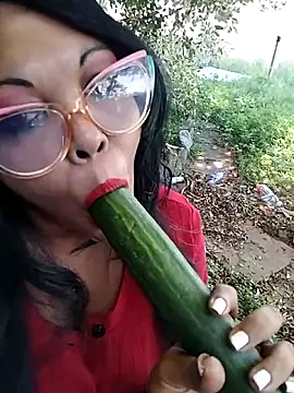 Snapshot of hemilynthomas2467 chatting on May 22, 10:24 am hemilynthomas2467 online show from May 22, 10:24 am