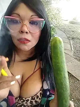 Snapshot of hemilynthomas2467 chatting on June 14, 7:42 am hemilynthomas2467 online show from June 14, 7:42 am