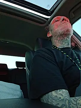 Snapshot of MRTATTWO chatting on January 7, 11:43 pm MRTATTWO online show from January 7, 11:43 pm