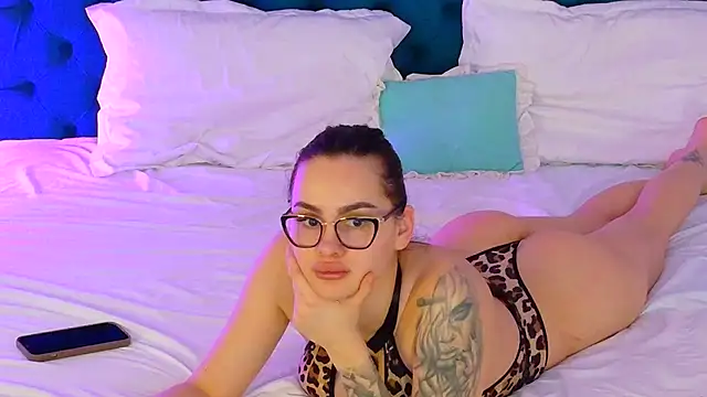 Snapshot of LexieRosse chatting on February 13, 9:42 am LexieRosse online show from February 13, 9:42 am