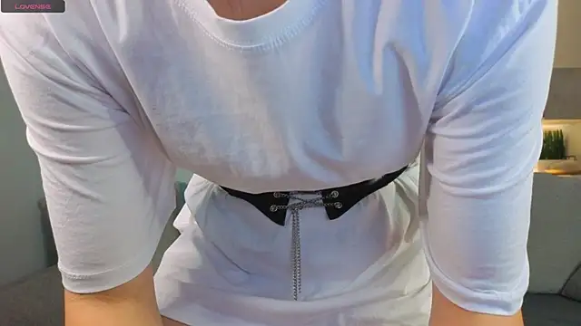 JuliannaWenger online show from October 25, 4:29 pm