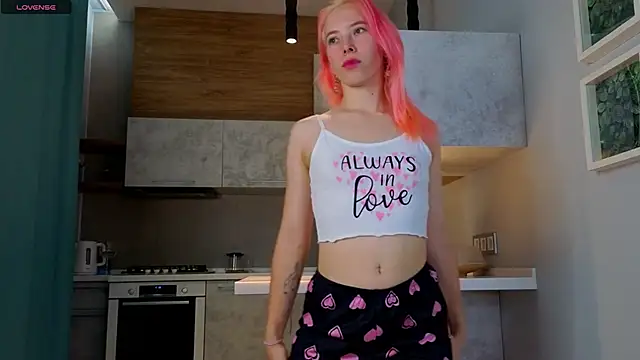 JuliannaWenger online show from October 21, 4:28 pm