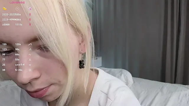 JuliannaWenger online show from December 15, 4:13 pm