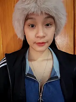 Snapshot of ChiecumBae chatting on December 2, 1:50 am ChiecumBae online show from December 2, 1:50 am