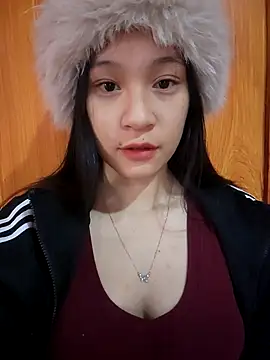 Snapshot of ChiecumBae chatting on December 3, 1:50 am ChiecumBae online show from December 3, 1:50 am