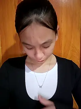 Snapshot of ChiecumBae chatting on November 23, 1:32 pm ChiecumBae online show from November 23, 1:32 pm