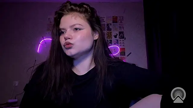 Snapshot of GoddessDarina chatting on September 9, 2:43 am GoddessDarina online show from September 9, 2:43 am