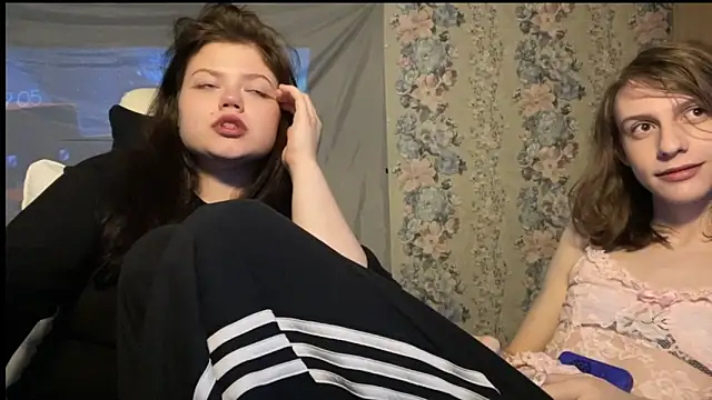 Snapshot of GoddessDarina chatting on September 19, 6:06 am GoddessDarina online show from September 19, 6:06 am