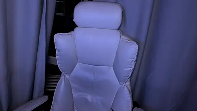 Snapshot of GoddessDarina chatting on March 1, 7:36 pm GoddessDarina online show from March 1, 7:36 pm