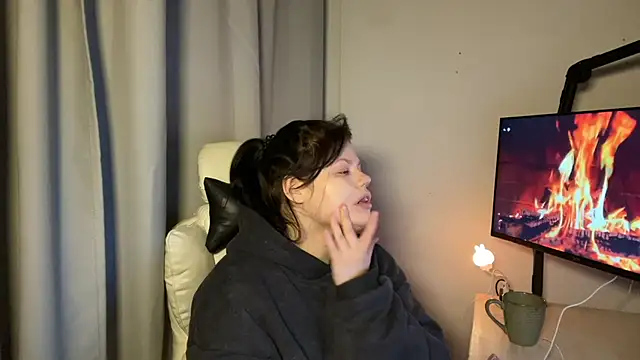 Snapshot of GoddessDarina chatting on October 26, 12:00 am GoddessDarina online show from October 26, 12:00 am