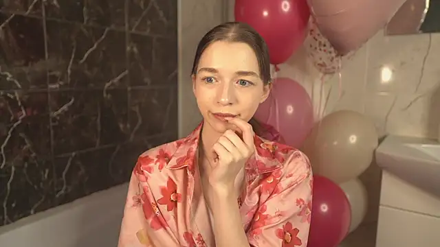 Snapshot of RoxieBolich chatting on October 17, 2:41 pm RoxieBolich online show from October 17, 2:41 pm