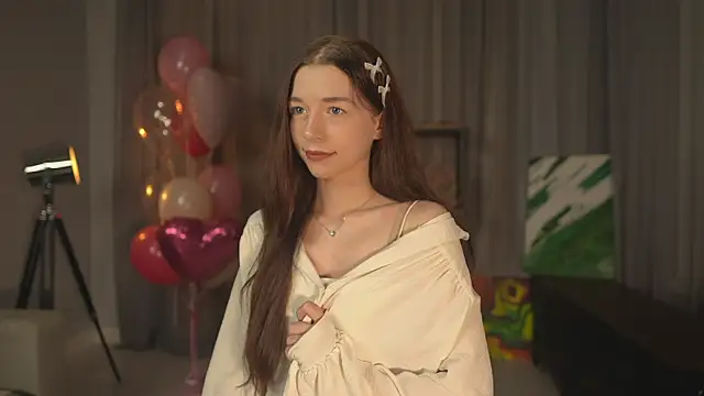 Snapshot of RoxieBolich chatting on October 12, 1:56 pm RoxieBolich online show from October 12, 1:56 pm