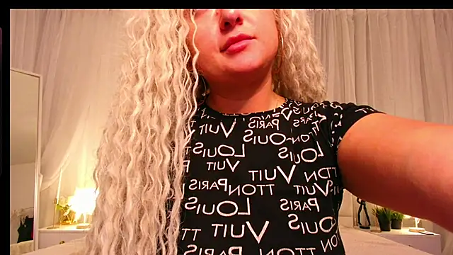 Snapshot of Lilit_1Love chatting on September 19, 4:33 pm Lilit 1Love online show from September 19, 4:33 pm