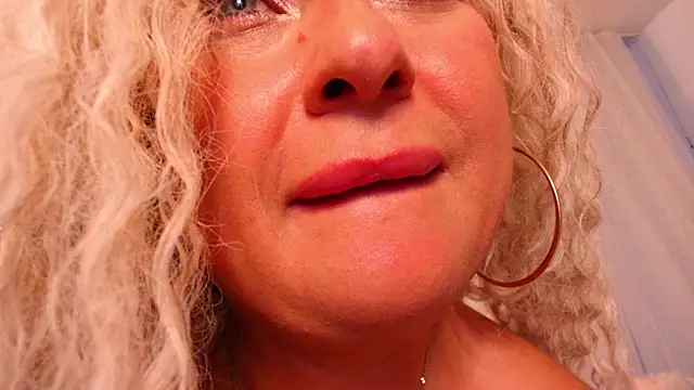 Snapshot of Lilit_1Love chatting on September 23, 4:52 am Lilit 1Love online show from September 23, 4:52 am