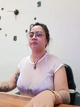 LylaVixxen online show from April 23, 6:20 pm