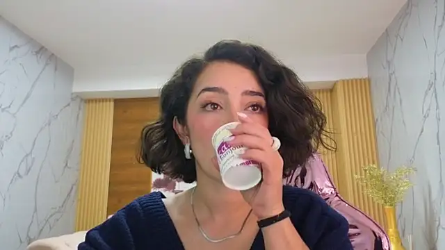 Snapshot of sara_lopez_s chatting on June 17, 1:32 pm sara lopez s online show from June 17, 1:32 pm