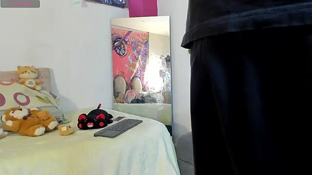Snapshot of rosse_dredd chatting on October 12, 10:33 pm rosse dredd online show from October 12, 10:33 pm