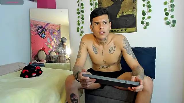 Snapshot of rosse_dredd chatting on October 20, 12:34 am rosse dredd online show from October 20, 12:34 am
