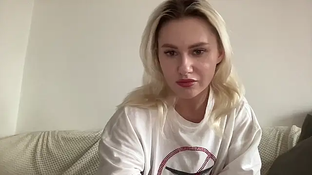 ElaraLuxxxe online show from October 21, 9:52 am